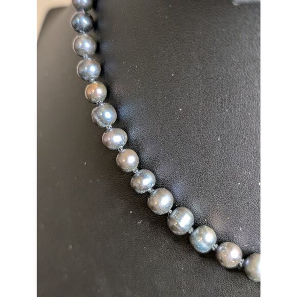 Vintage Black Freshwater Pearl Hand-Knotted Slightly Graduated 18" Necklace - Picture 8 of 12
